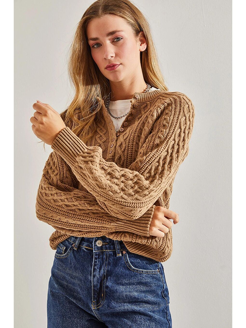 Bej Kadın Saç Örgülü Düğmeli Triko Kazak-4