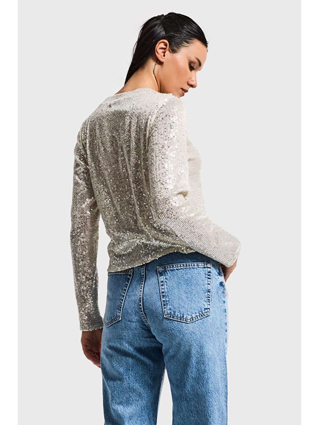 Gri Kadın Gümüş Renk Pul Payet Detaylı Düz Kesim Bluz-3