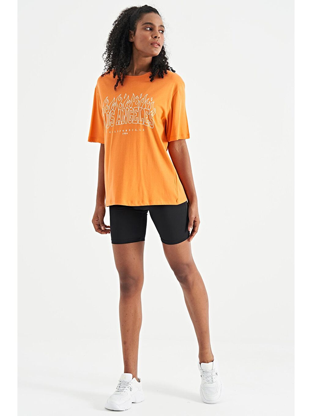 Veryperi Canlı Turuncu Oranj Baskı Detaylı Oversize O Yaka Basic Kadın T-Shirt - 02181 - 3