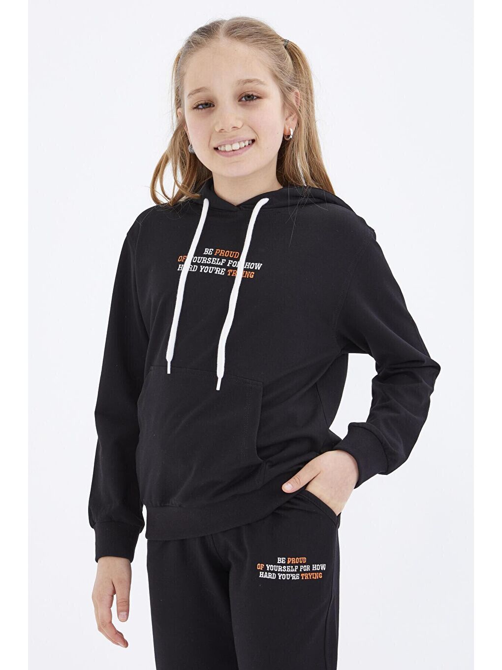 Siyah Yazı Nakışlı Kapüşonlu Basic Rahat Form Kız Çocuk Eşofman Takım - 75055-1