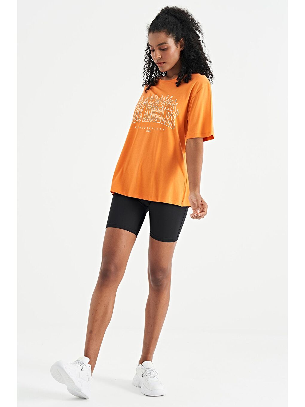 Veryperi Canlı Turuncu Oranj Baskı Detaylı Oversize O Yaka Basic Kadın T-Shirt - 02181 - 4