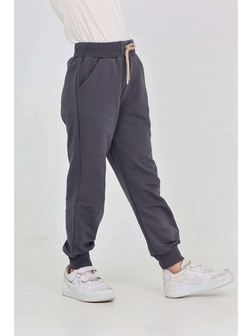 Antrasit Kız Çocuk Taç Nakışlı Eşofman Alt-1