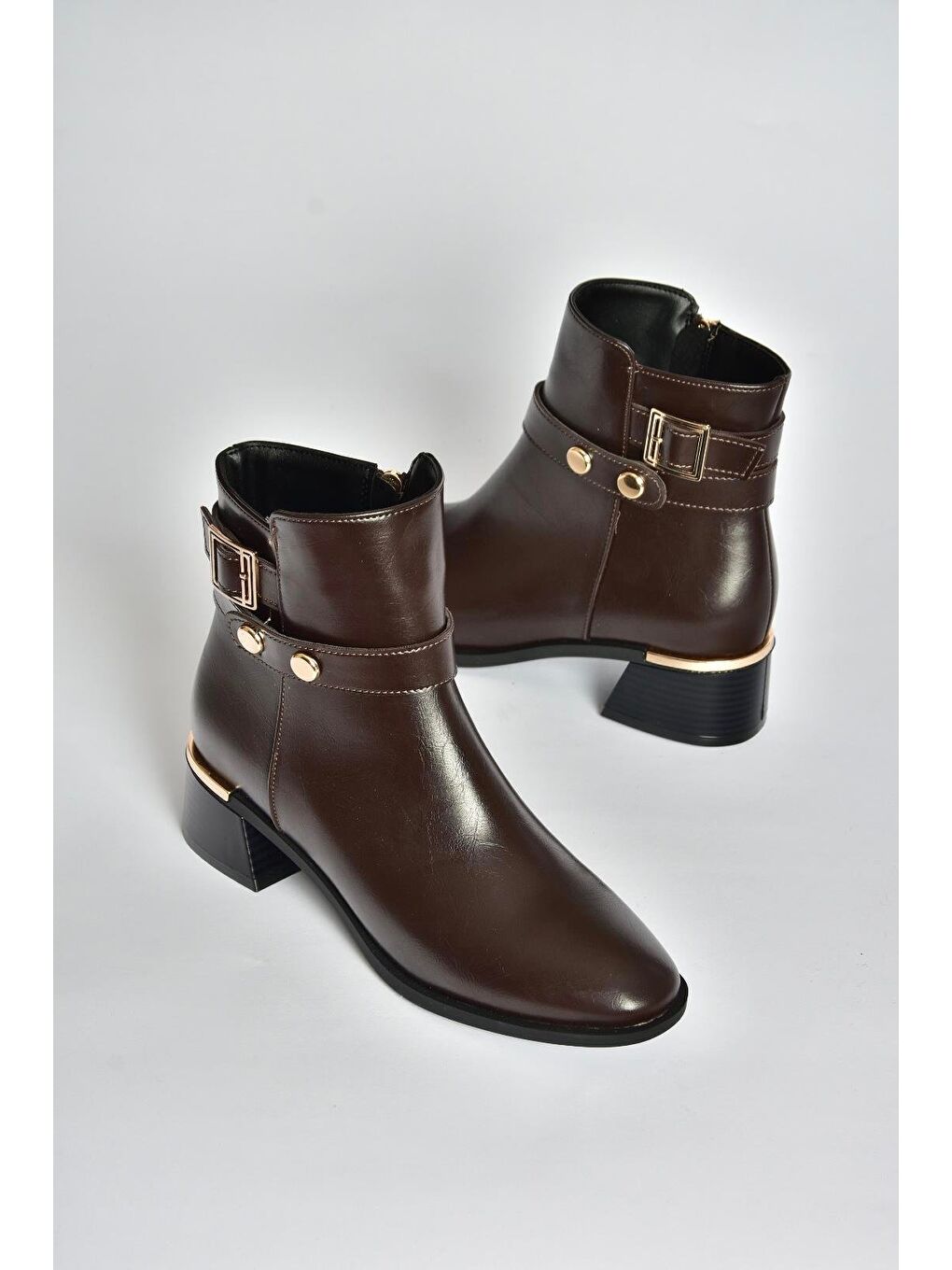 Kahverengi Kadın Bot V518978109-6