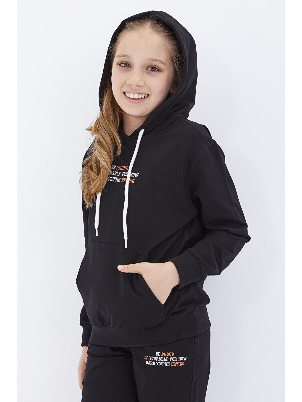 Siyah Yazı Nakışlı Kapüşonlu Basic Rahat Form Kız Çocuk Eşofman Takım - 75055-3