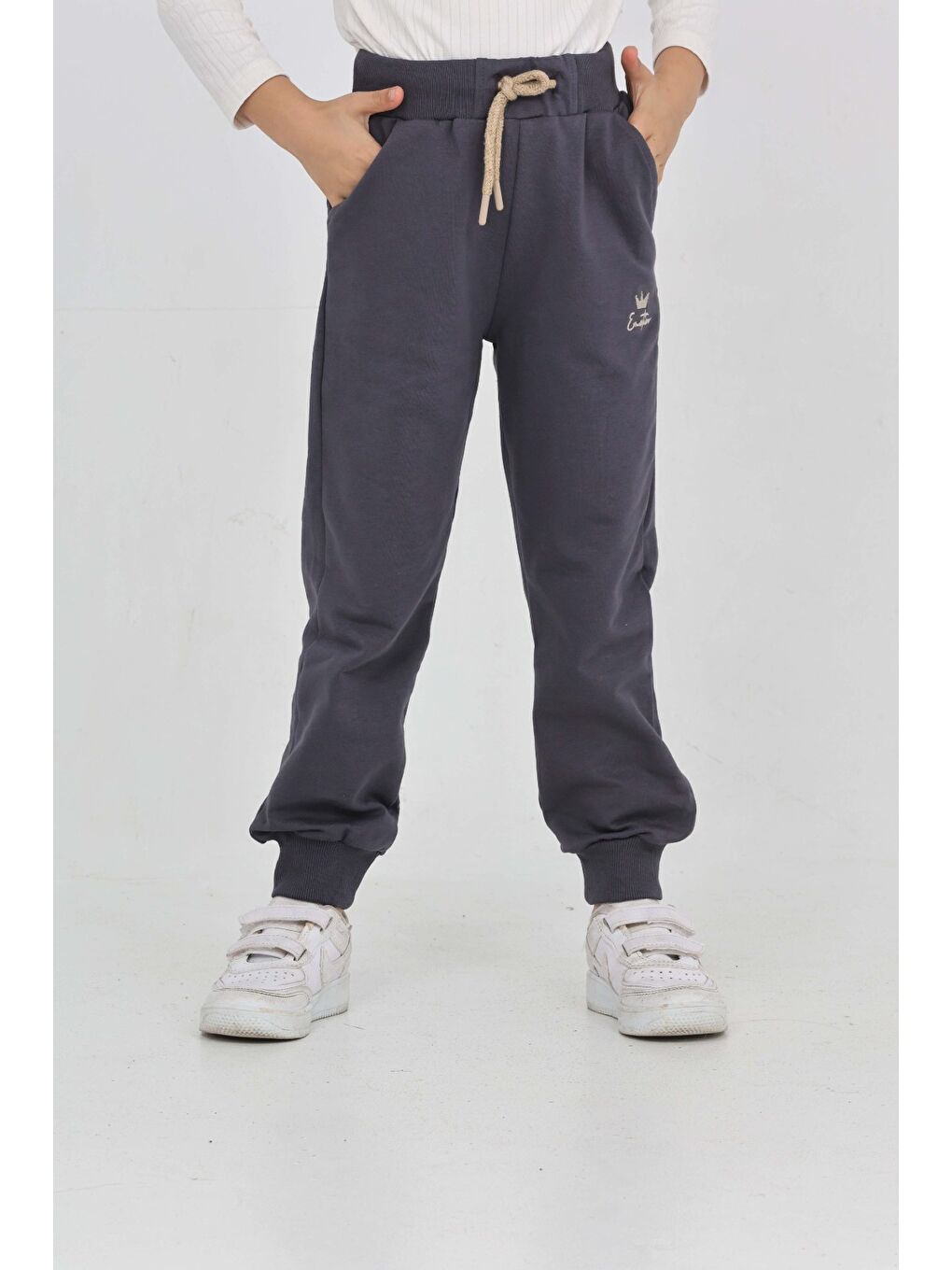 Antrasit Kız Çocuk Taç Nakışlı Eşofman Alt-4