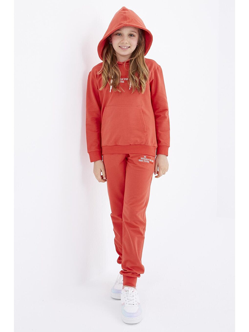 Turuncu Portakal Yazı Nakışlı Kapüşonlu Basic Rahat Form Kız Çocuk Eşofman Takım - 75055-1