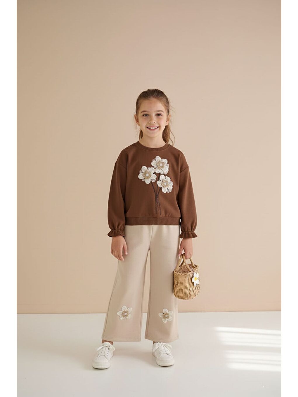 Kahverengi Çiçek Nakış Detaylı Badili Jean Pantolonlu Kız Çocuk 2li Takım 23512
