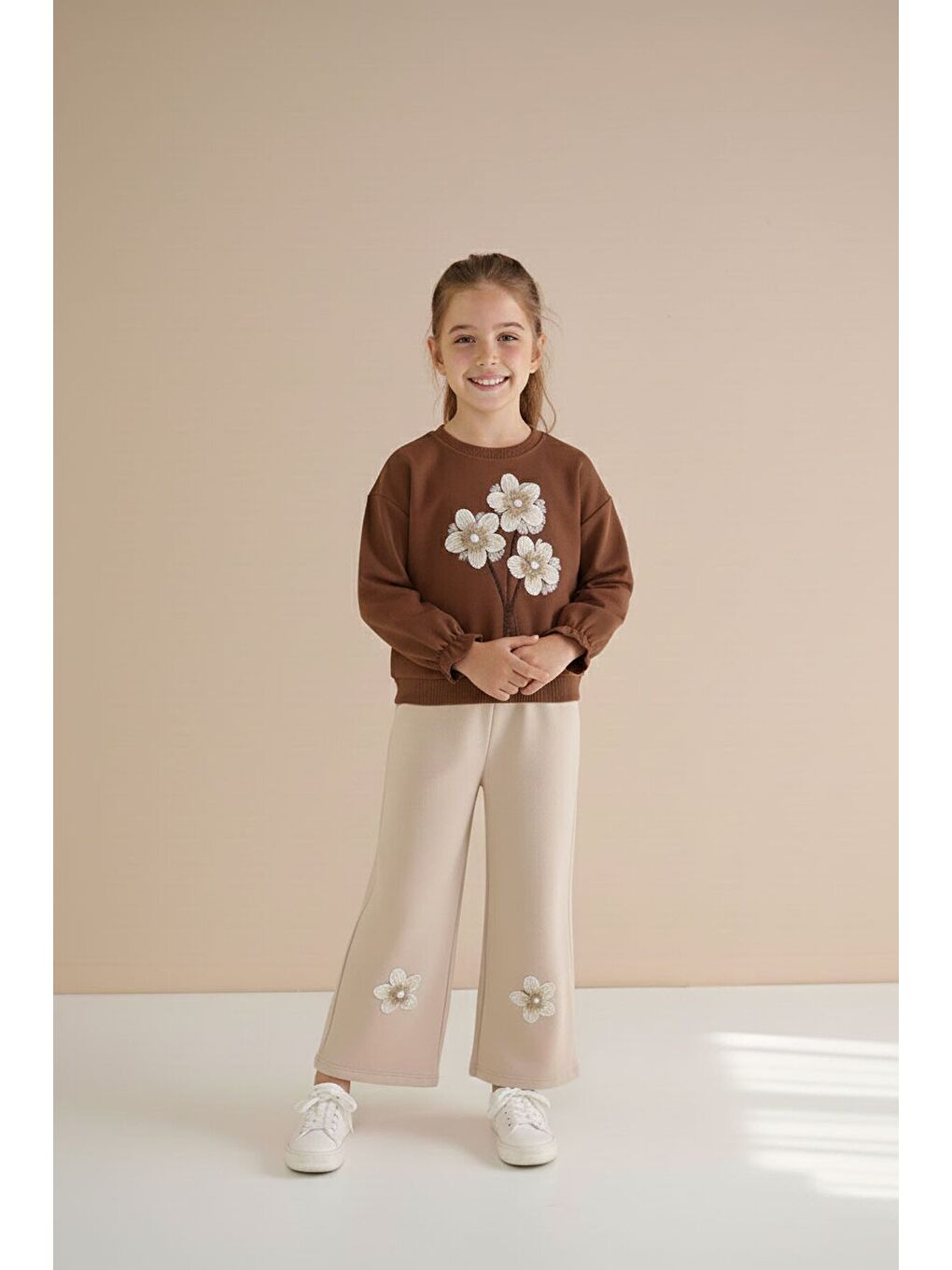 Kahverengi Çiçek Nakış Detaylı Badili Jean Pantolonlu Kız Çocuk 2li Takım 23512-1