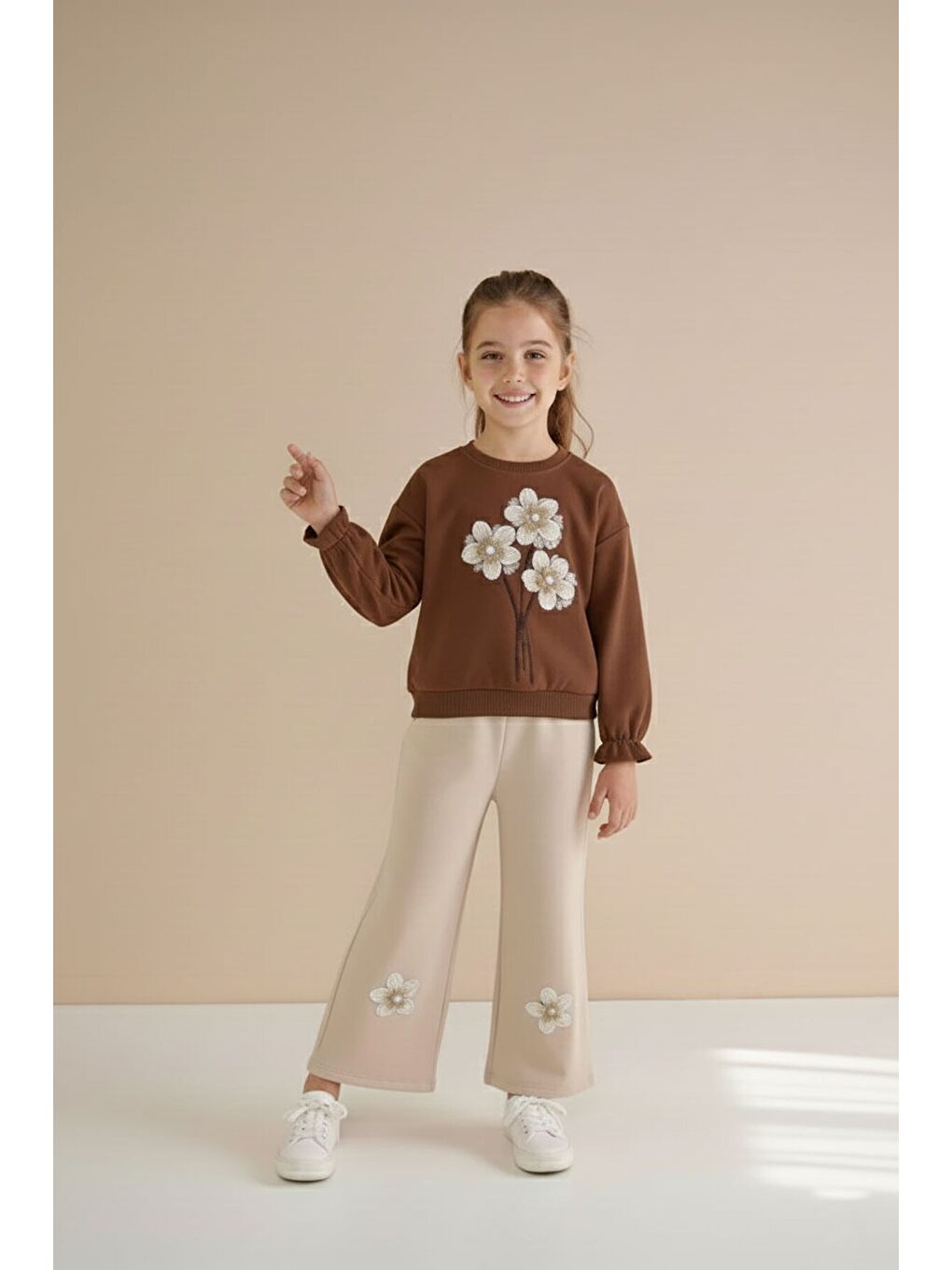 Kahverengi Çiçek Nakış Detaylı Badili Jean Pantolonlu Kız Çocuk 2li Takım 23512-3