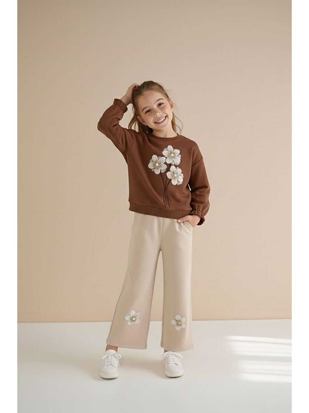 Kahverengi Çiçek Nakış Detaylı Badili Jean Pantolonlu Kız Çocuk 2li Takım 23512-4