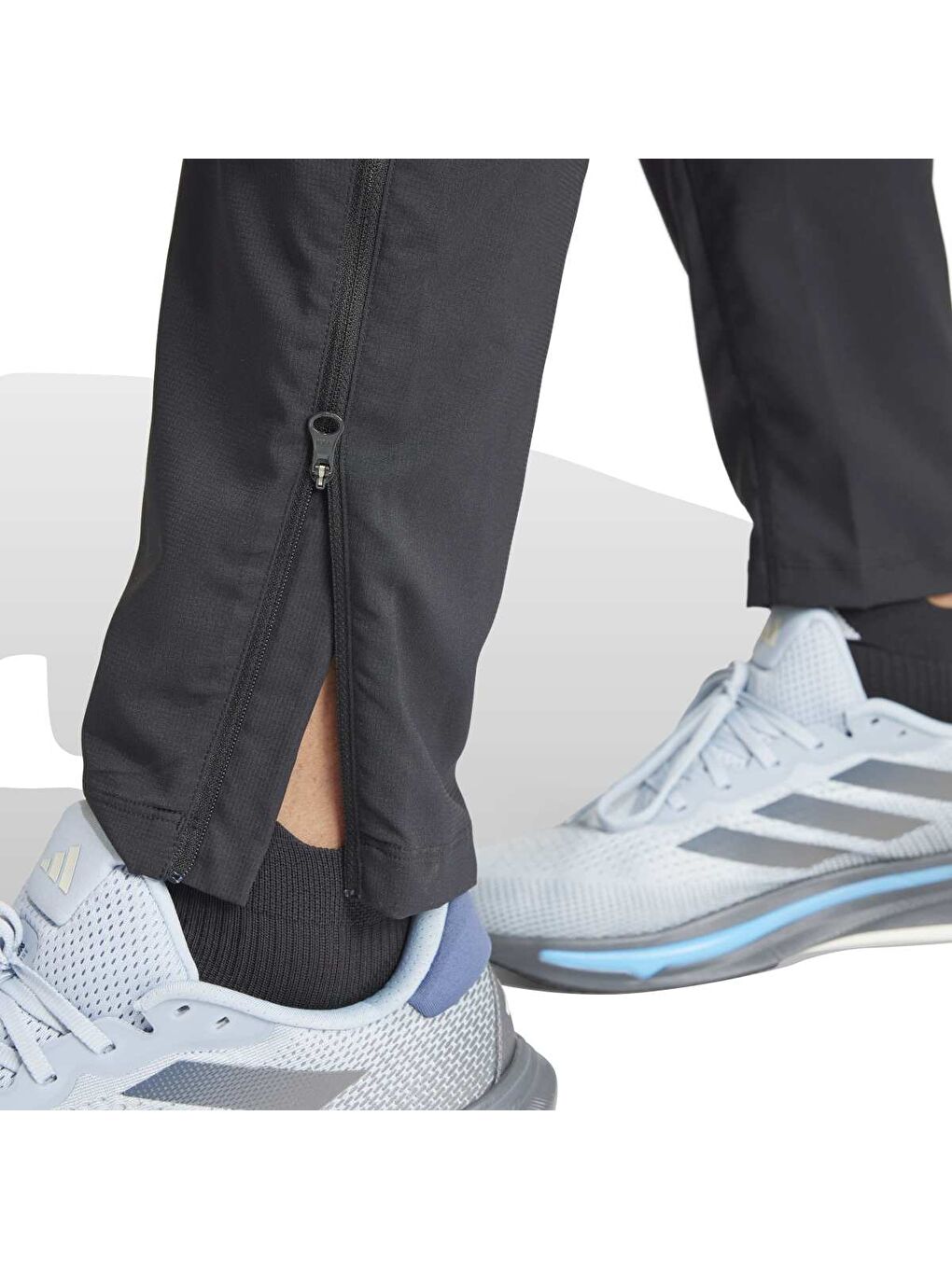 Own The Run Essentials 3 Stripes Erkek Siyah Eşofman Altı-4