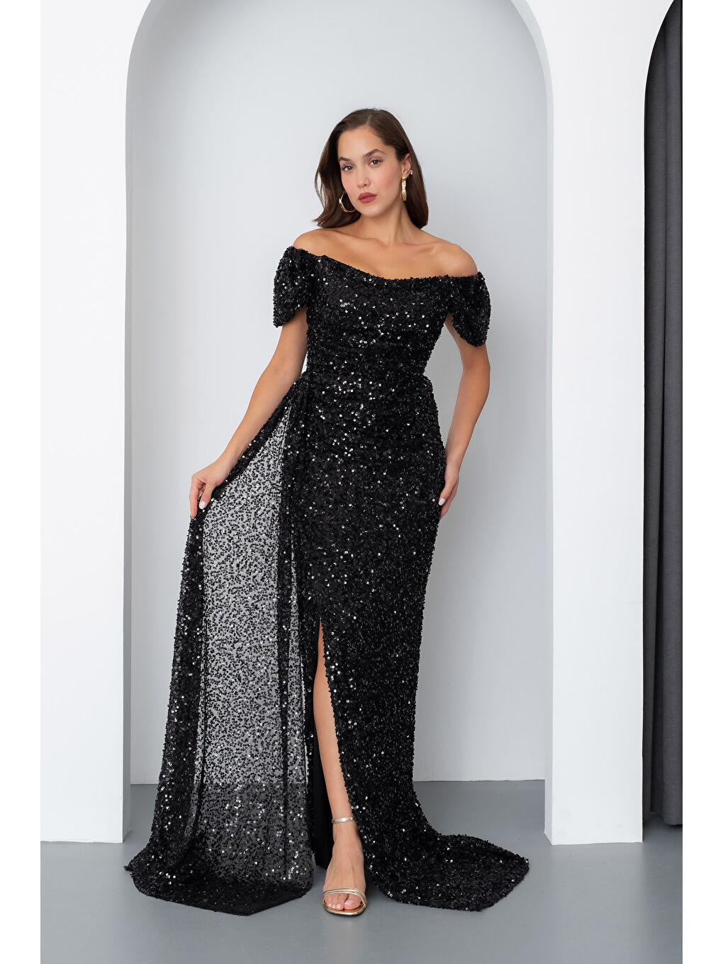 Kadın Siyah Pul Payet İşlemeli Uzun Abiye Elbise-1