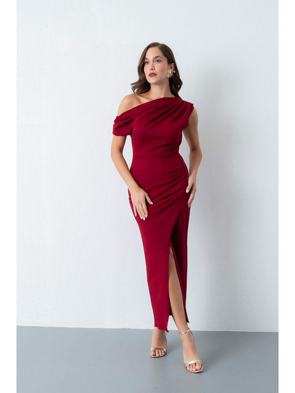 Kadın Bordo Omuz Dekolteli Midi Davet Elbisesi