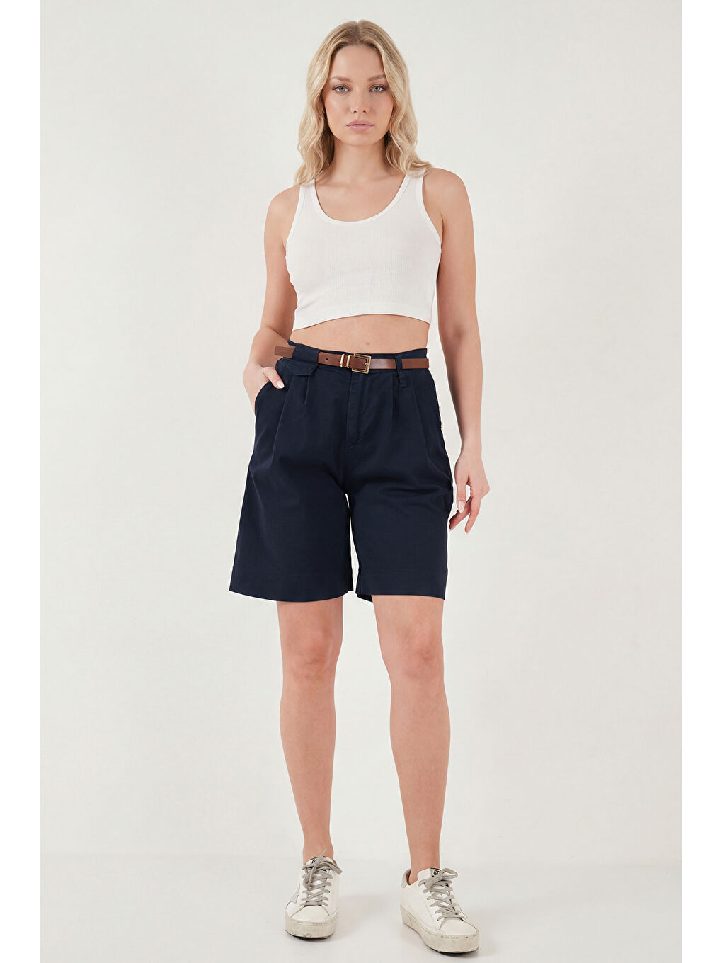 Lacivert Pamuklu Loose Fit Pileli Kemerli Bermuda Şort 668YP5439-2