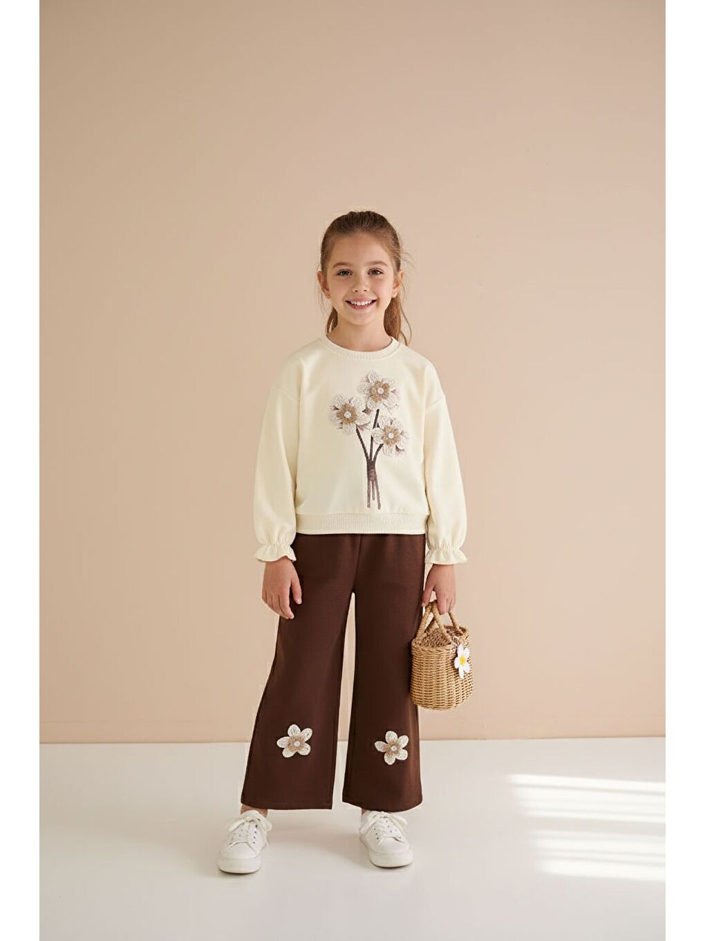 Ekru Krem Çiçek Nakış Detaylı Badili Jean Pantolonlu Kız Çocuk 2li Takım 23511