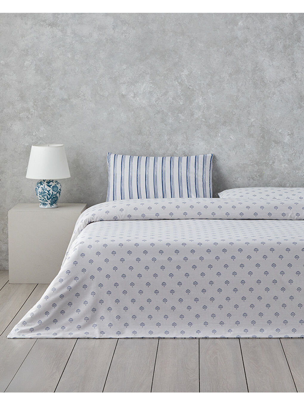 Soft Curves Pamuklu Çift Kişilik Nevresim Seti 200x220 cm Mavi-1