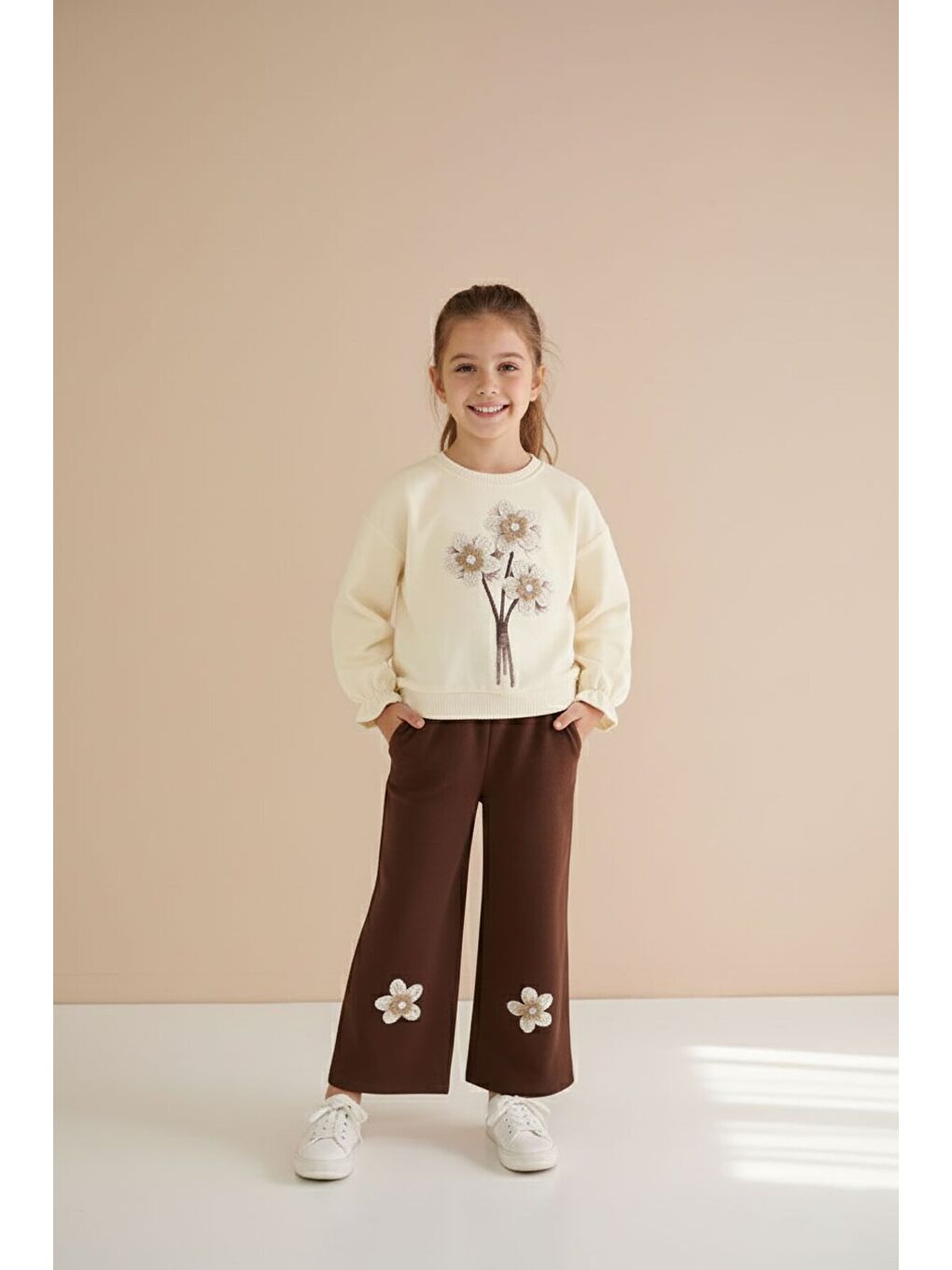 Ekru Krem Çiçek Nakış Detaylı Badili Jean Pantolonlu Kız Çocuk 2li Takım 23511-1