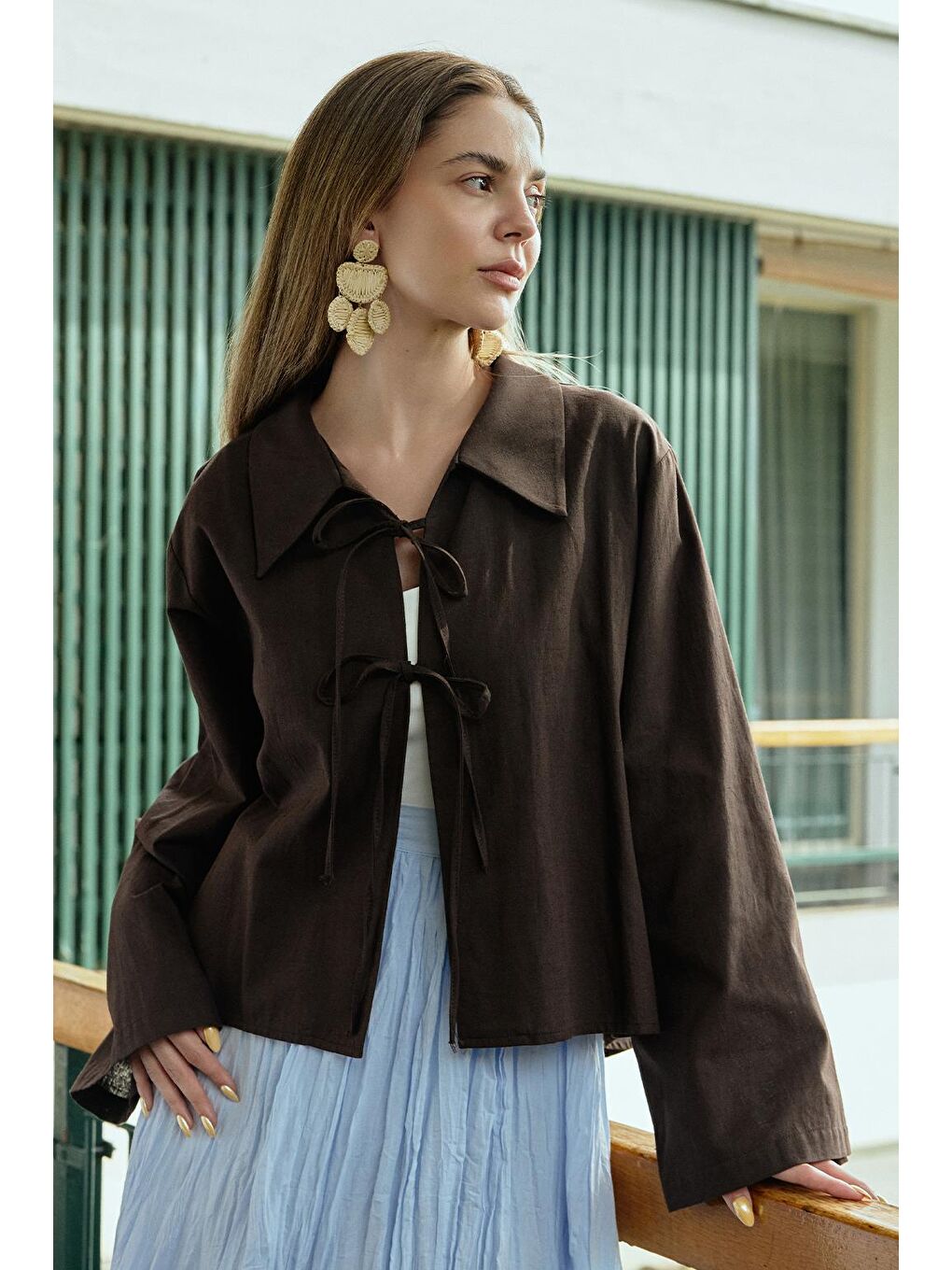 Kahverengi İsabel Yakalı Bağlamalı Gömlek Kahve-2