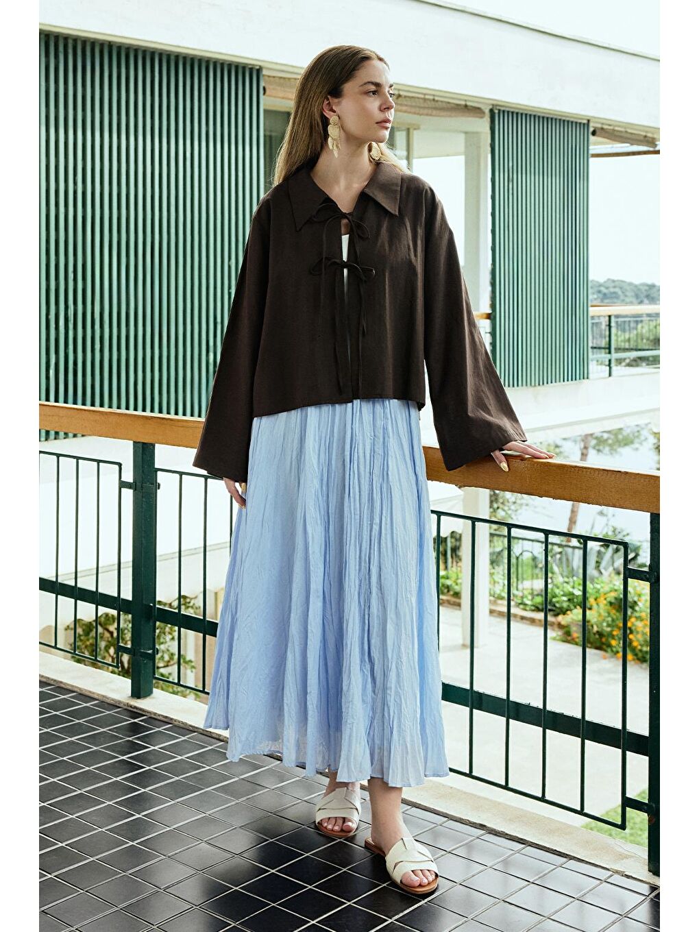 Kahverengi İsabel Yakalı Bağlamalı Gömlek Kahve-3