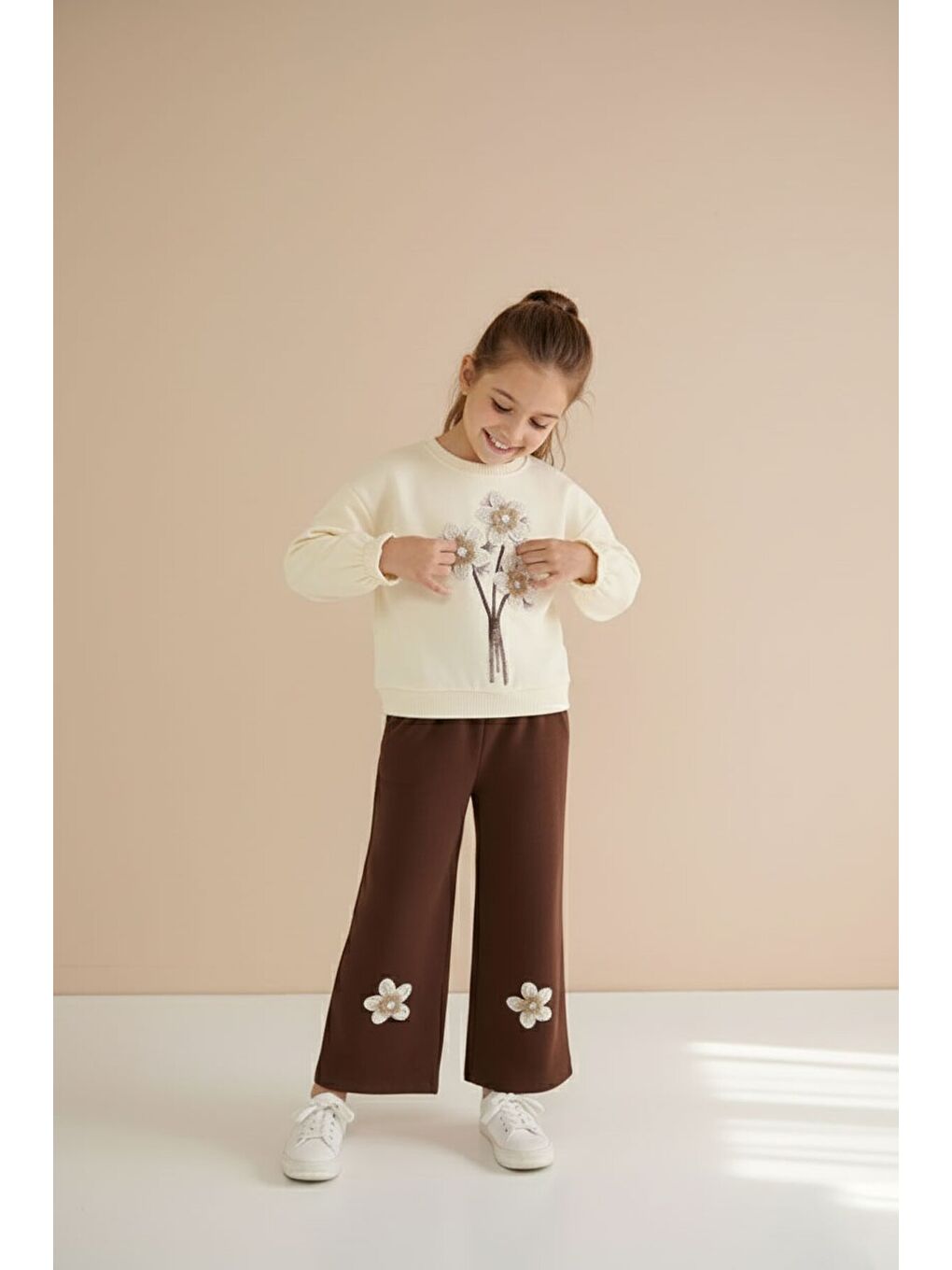 Ekru Krem Çiçek Nakış Detaylı Badili Jean Pantolonlu Kız Çocuk 2li Takım 23511-3