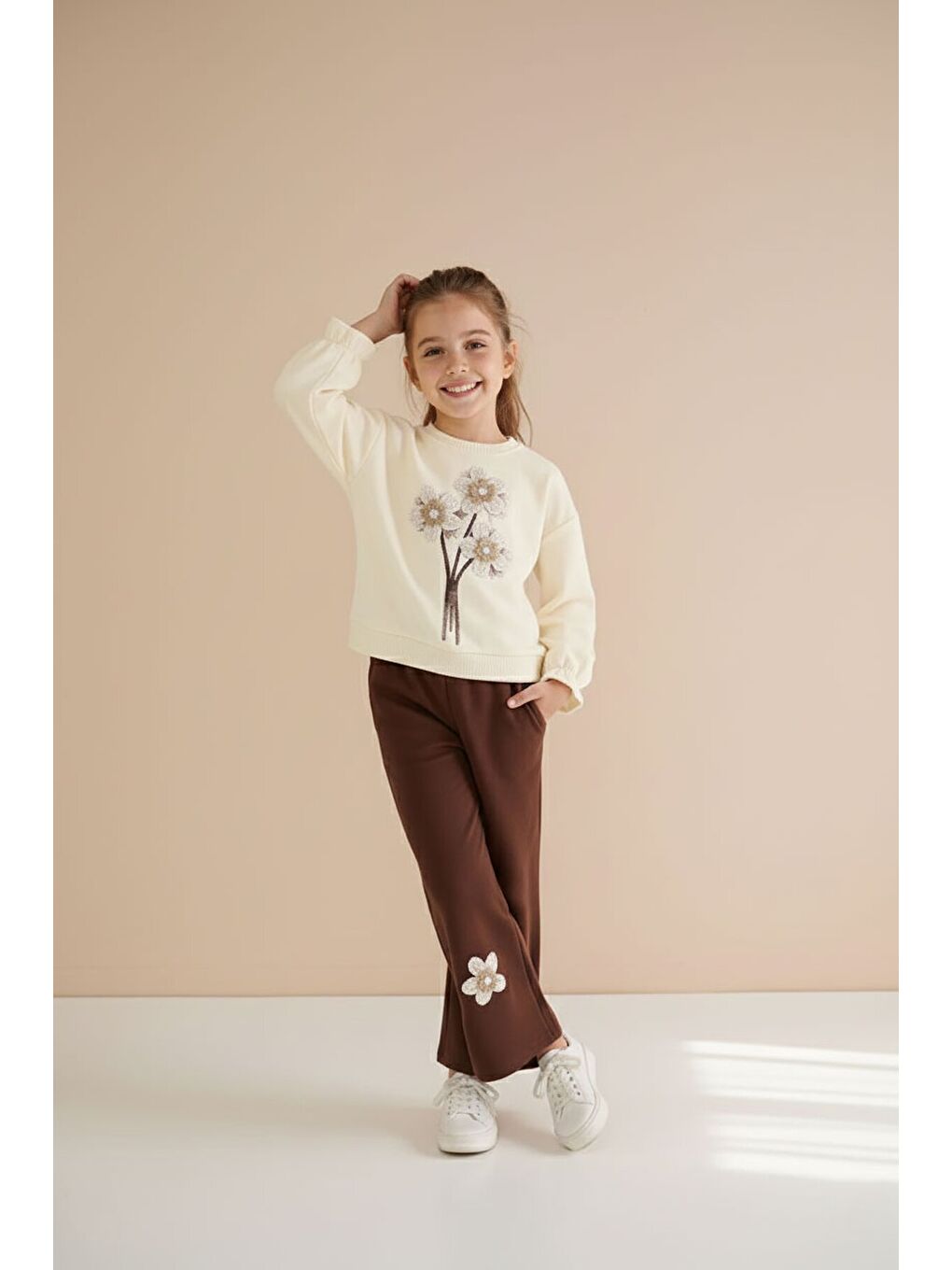 Ekru Krem Çiçek Nakış Detaylı Badili Jean Pantolonlu Kız Çocuk 2li Takım 23511-4