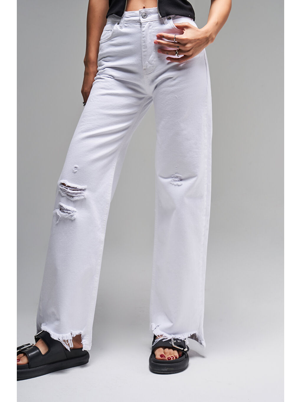 Kadın Beyaz Renk 13s5 2 Straight Fit Yüksek Bel  100 Pamuk Yırtık Detaylı Denim Jean