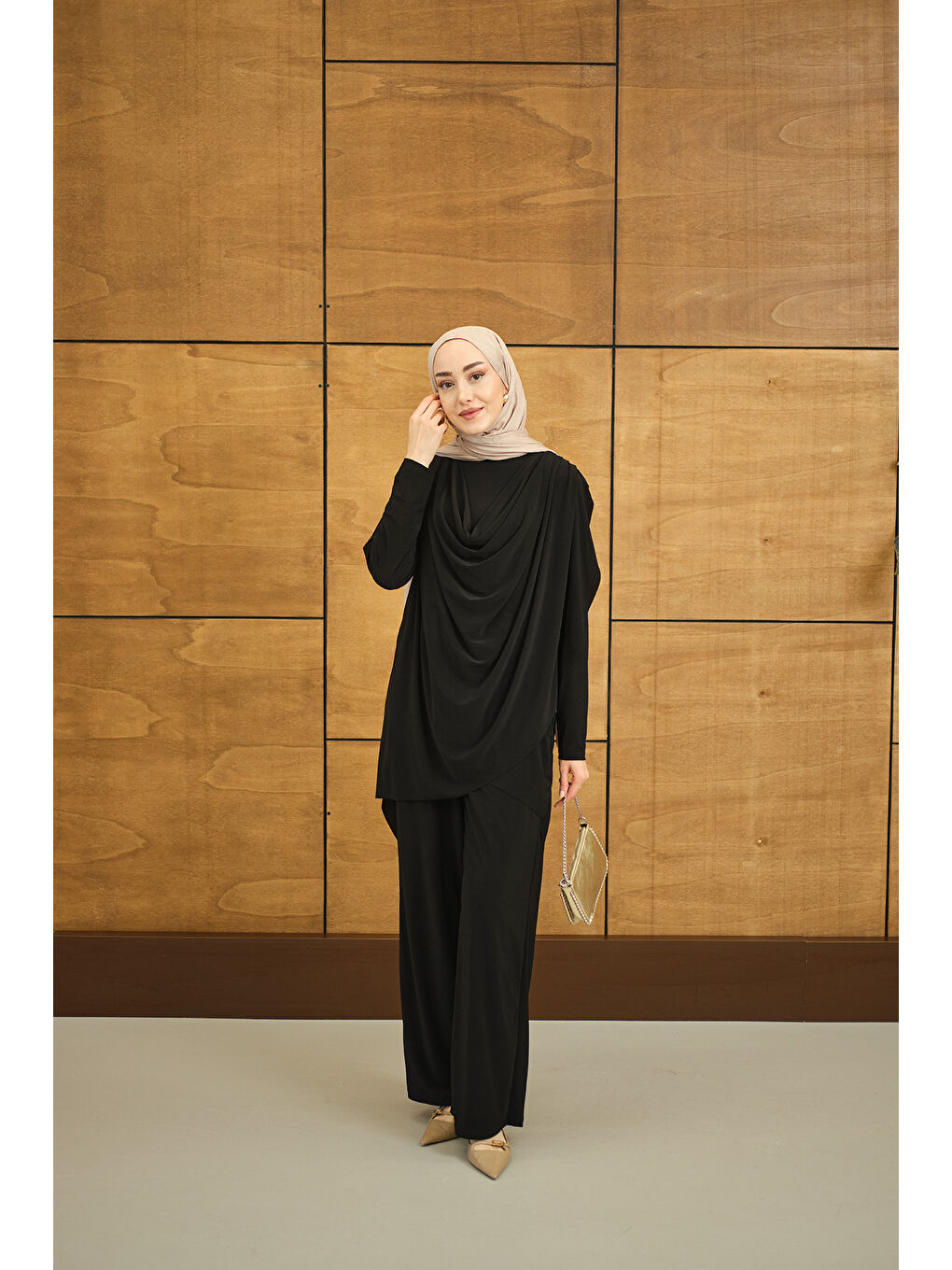 Kadın Regular Sıfır Yaka Arka Kesik Detay Takım Siyah