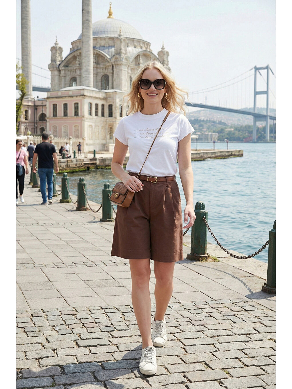 Kahverengi Pamuklu Loose Fit Pileli Kemerli Bermuda Şort 668YP5439