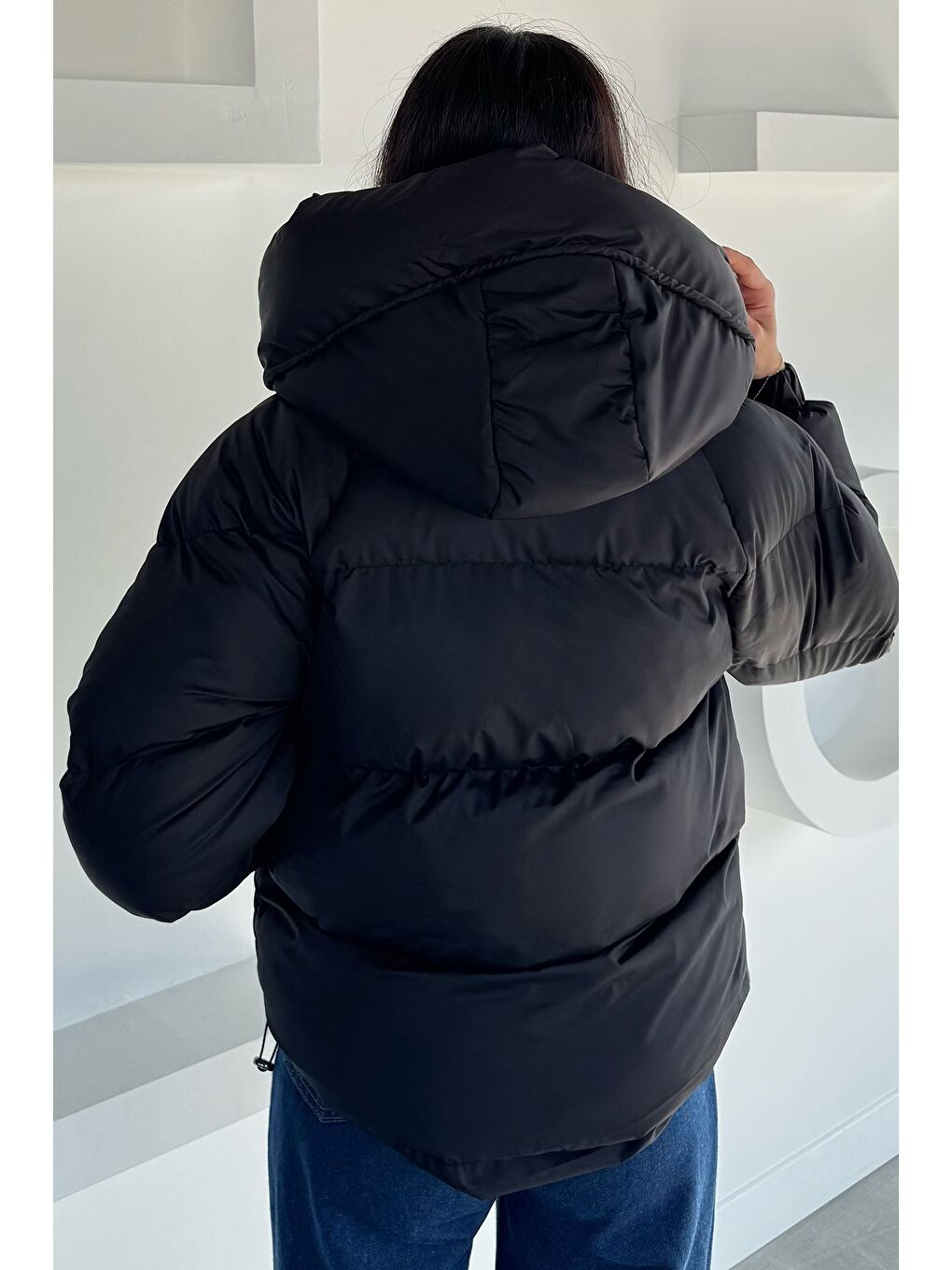 Siyah Kadın Kapüşonlu İç Astarlı Bilek Ve Bel Lastikli Şişme Mont-3