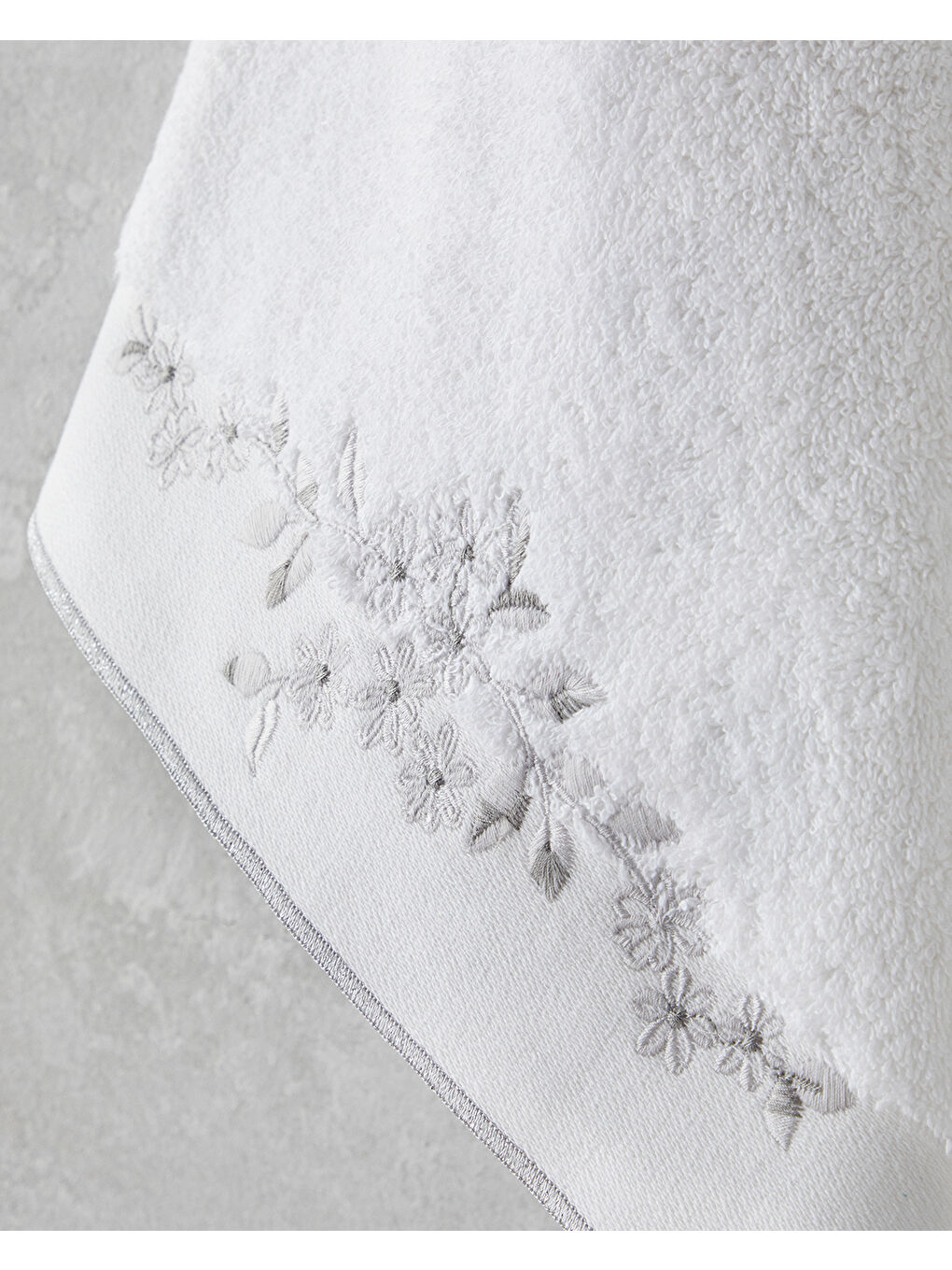 Lisa Pamuklu Nakışlı Yüz Havlusu 50x90 cm Beyaz-1