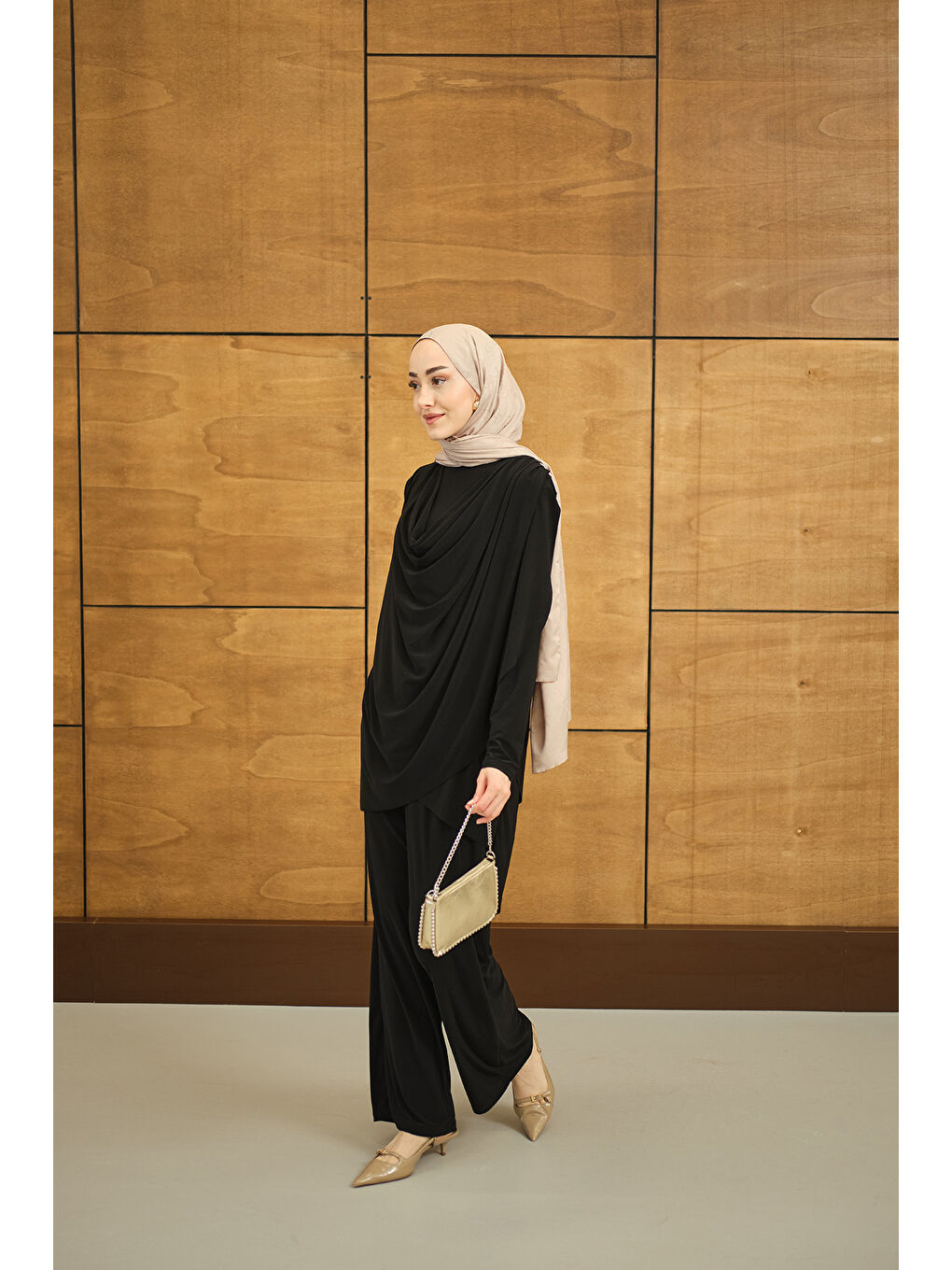 Kadın Regular Sıfır Yaka Arka Kesik Detay Takım Siyah-3