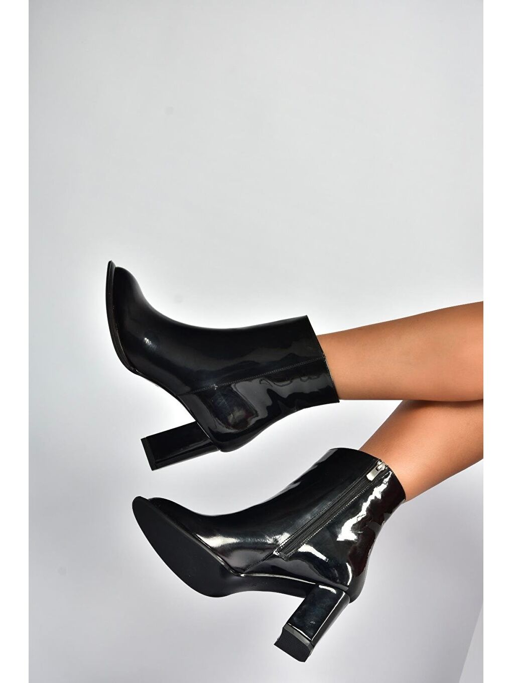 Siyah Kadın Bot V590166308-2