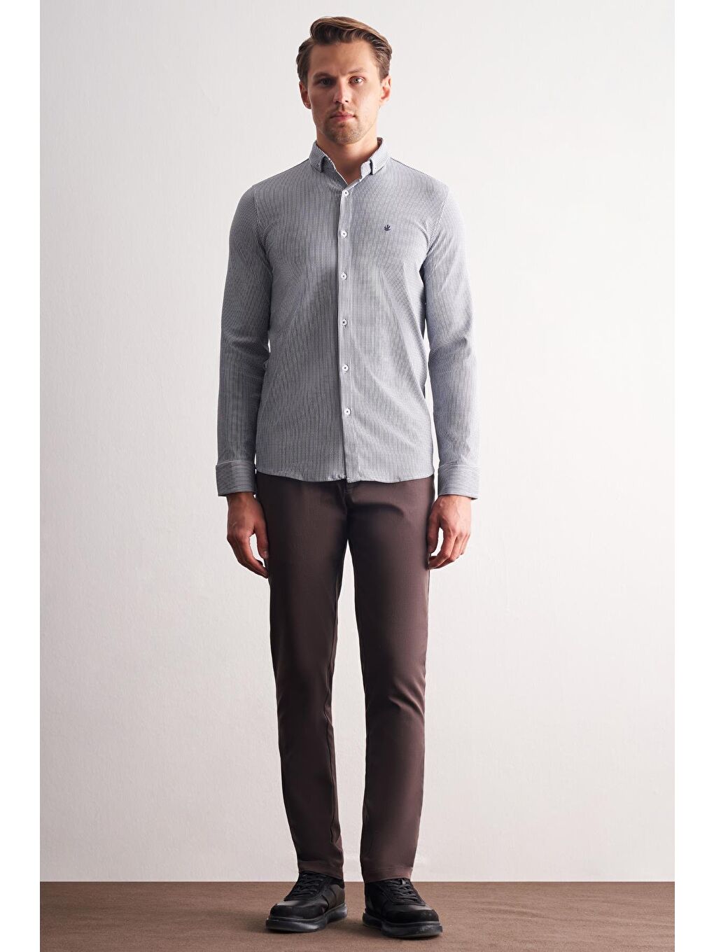 Koyu Lacivert Smart Düğmeli Yaka Uzun Kol Cepsiz Slim Fit Casual Gömlek 1004255166-1