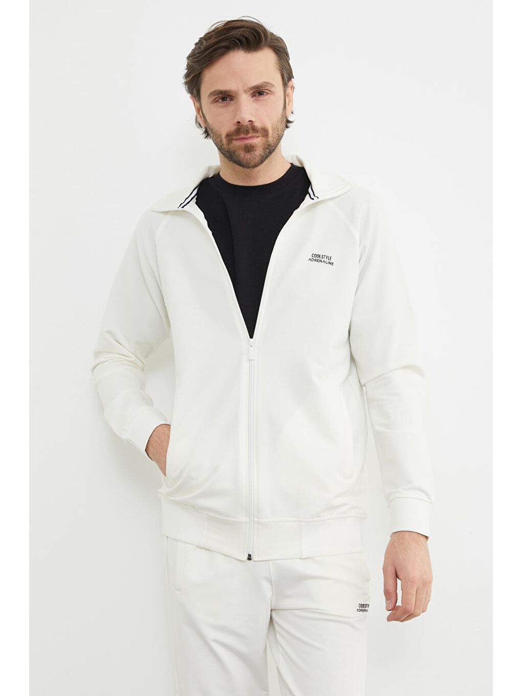 Beyaz Yazı Kabartmalı Fermuarlı Eşofman Takımı-1