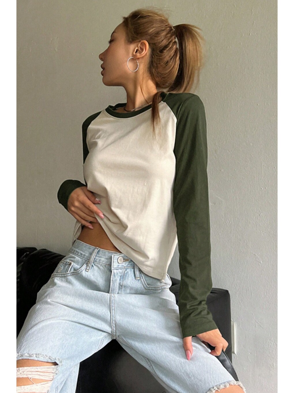 Haki Kadın Bisiklet Yaka Renk Bloklu Uzun Kollu Slim Fit Pamuklu Tişört-1