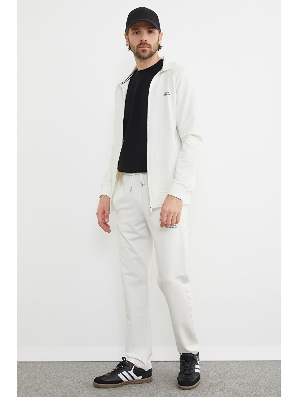 Beyaz Yazı Kabartmalı Fermuarlı Eşofman Takımı-2