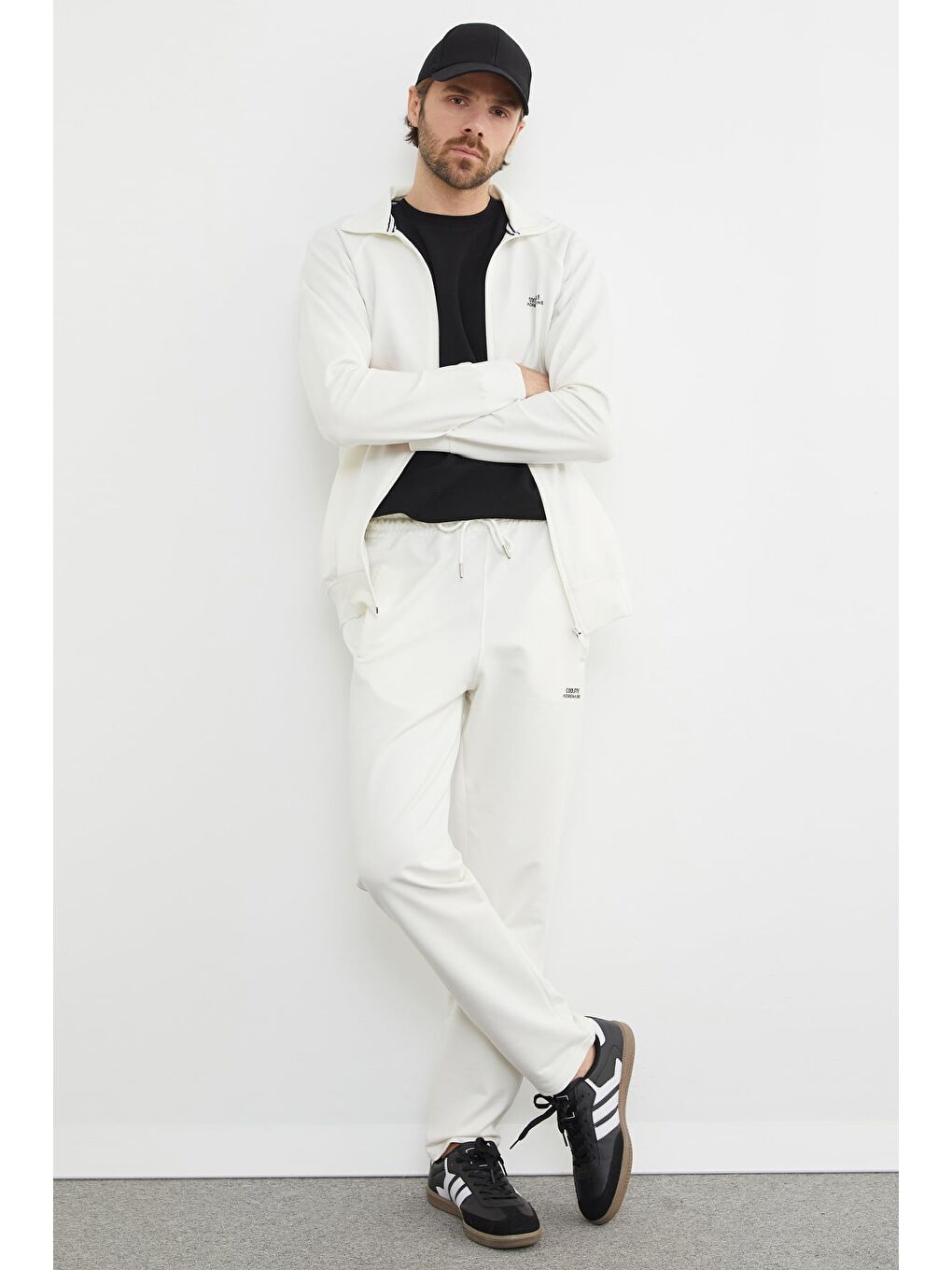 Beyaz Yazı Kabartmalı Fermuarlı Eşofman Takımı-3