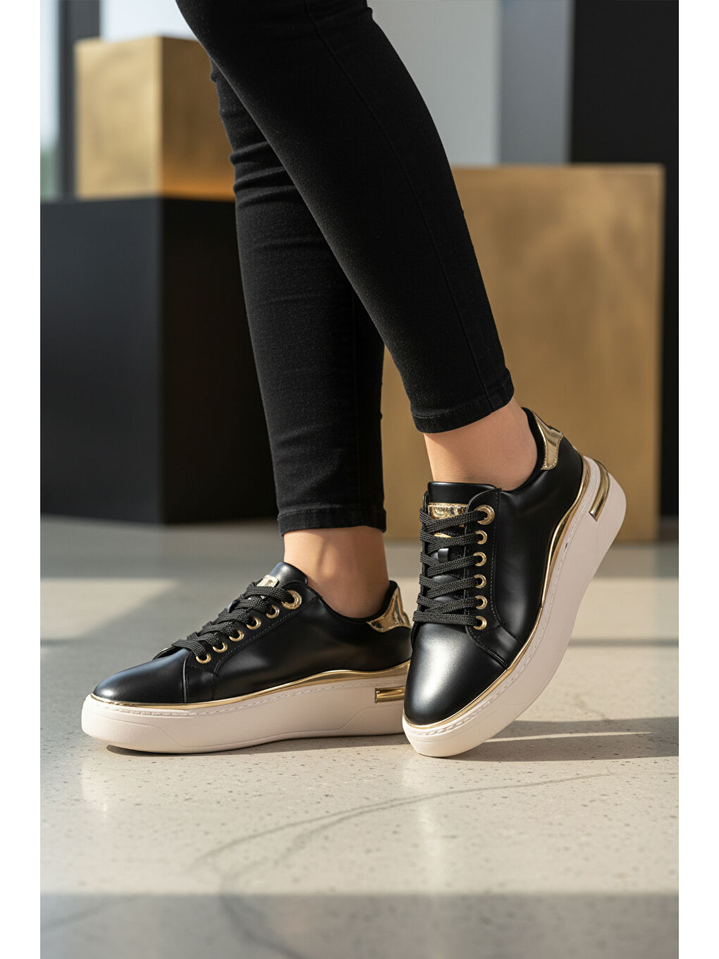 Siyah Bağcıklı Hafif Kadın Sneaker Lady 029 Z-2