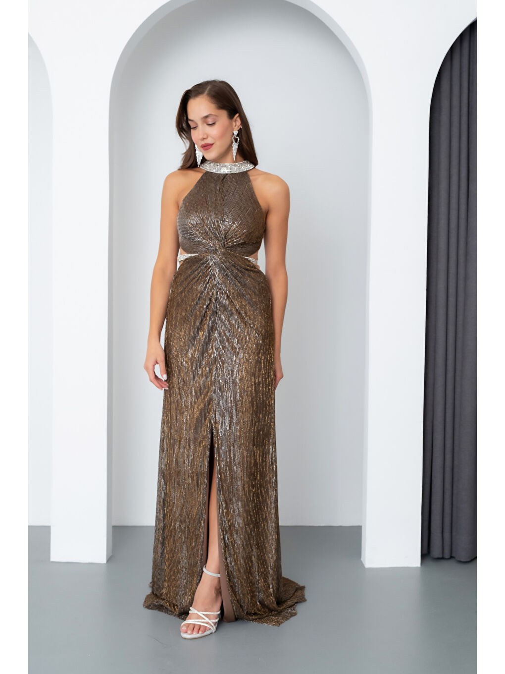 Kadın Kahverengi Halter Yaka Taşlı Uzun Abiye Elbise-2