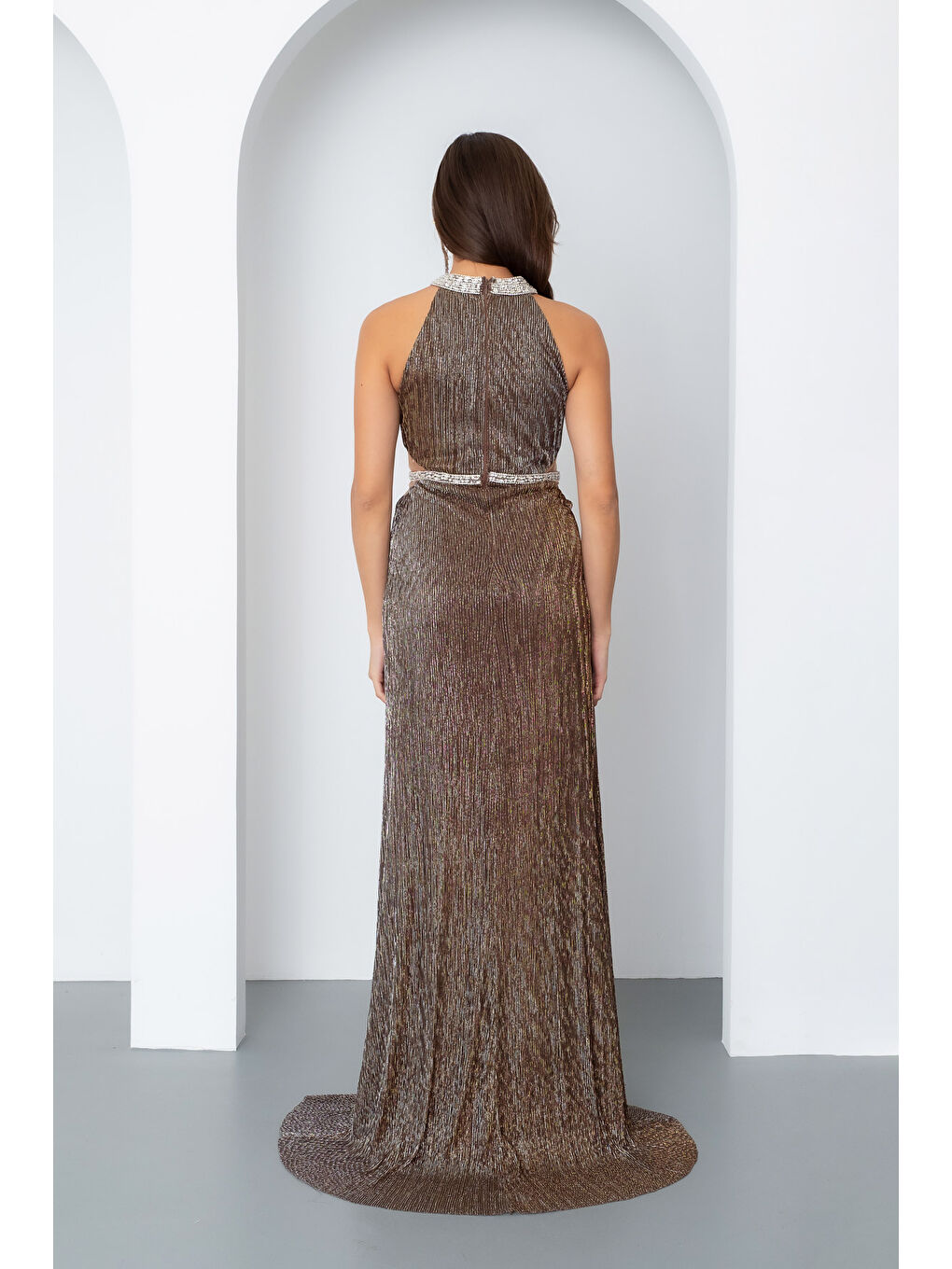 Kadın Kahverengi Halter Yaka Taşlı Uzun Abiye Elbise-4