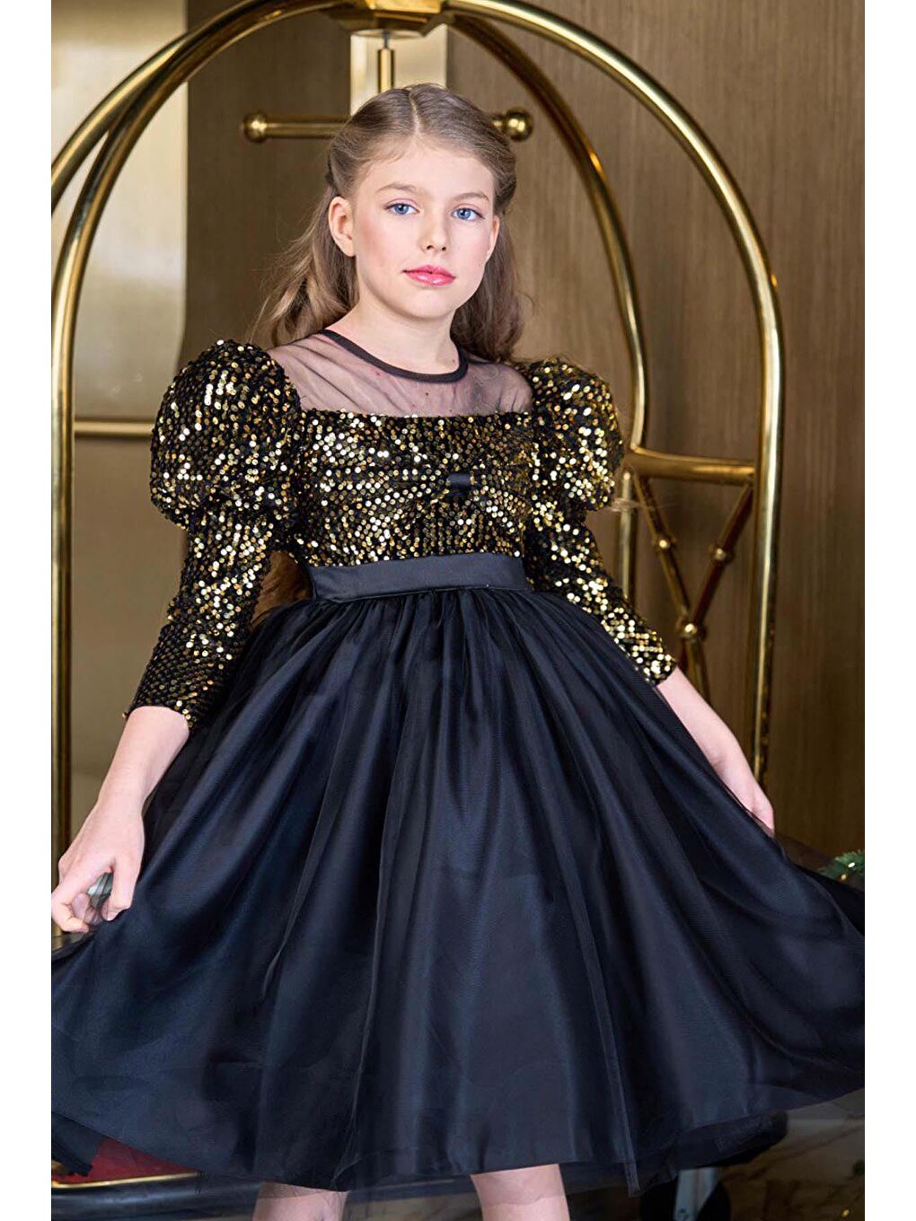 Kız Çocuk Kayık Yaka Şeffaf Tül ve Göğsü Kadife Pul Detaylı Eteği Kabarık Balon Kol Siyah Abiye-2