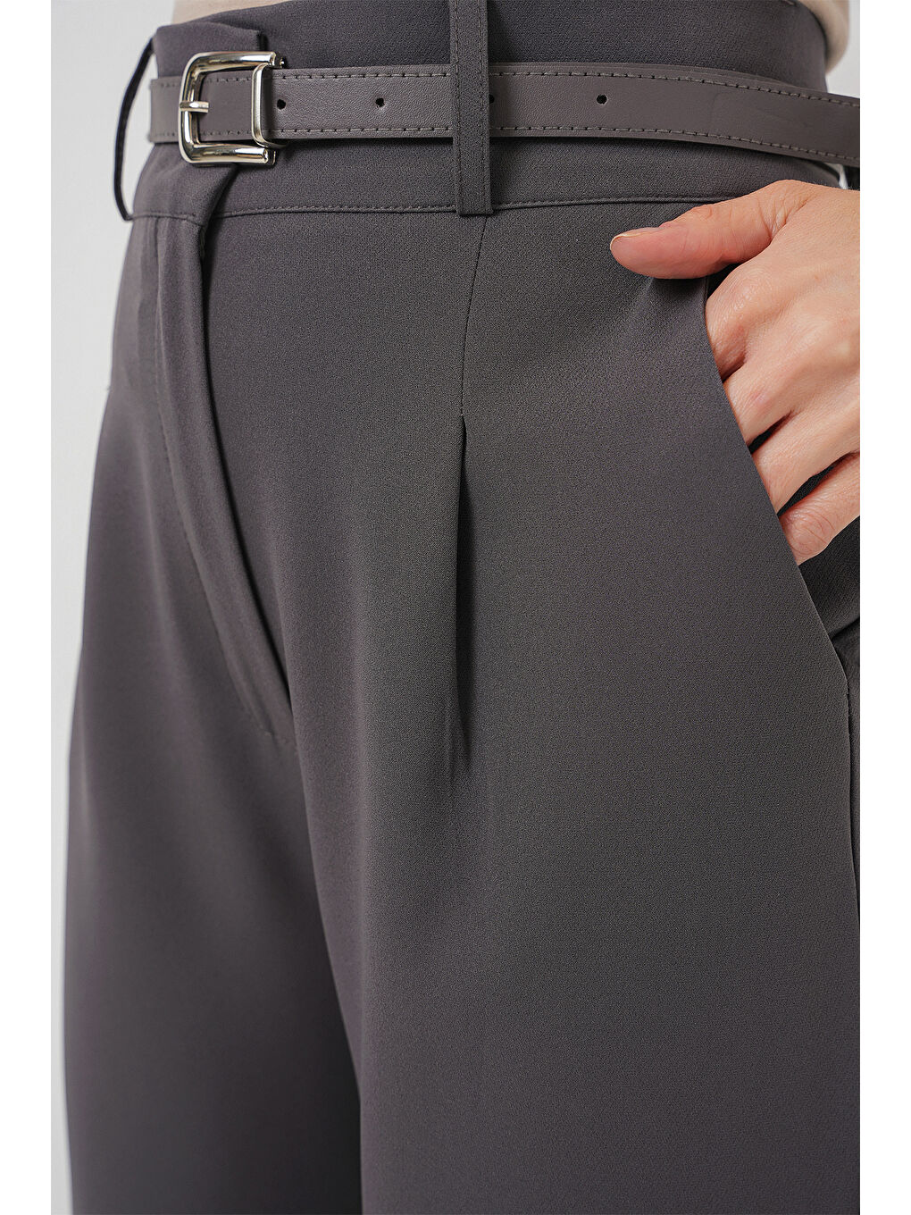 Kadın Pileli Kemerli Kumaş Pantolon 6725 - Antrasit-4