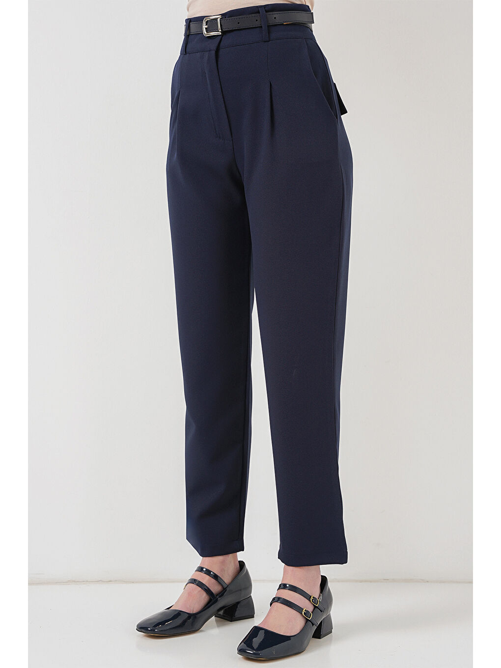 Kadın Pileli Kemerli Kumaş Pantolon 6725 - Lacivert-1