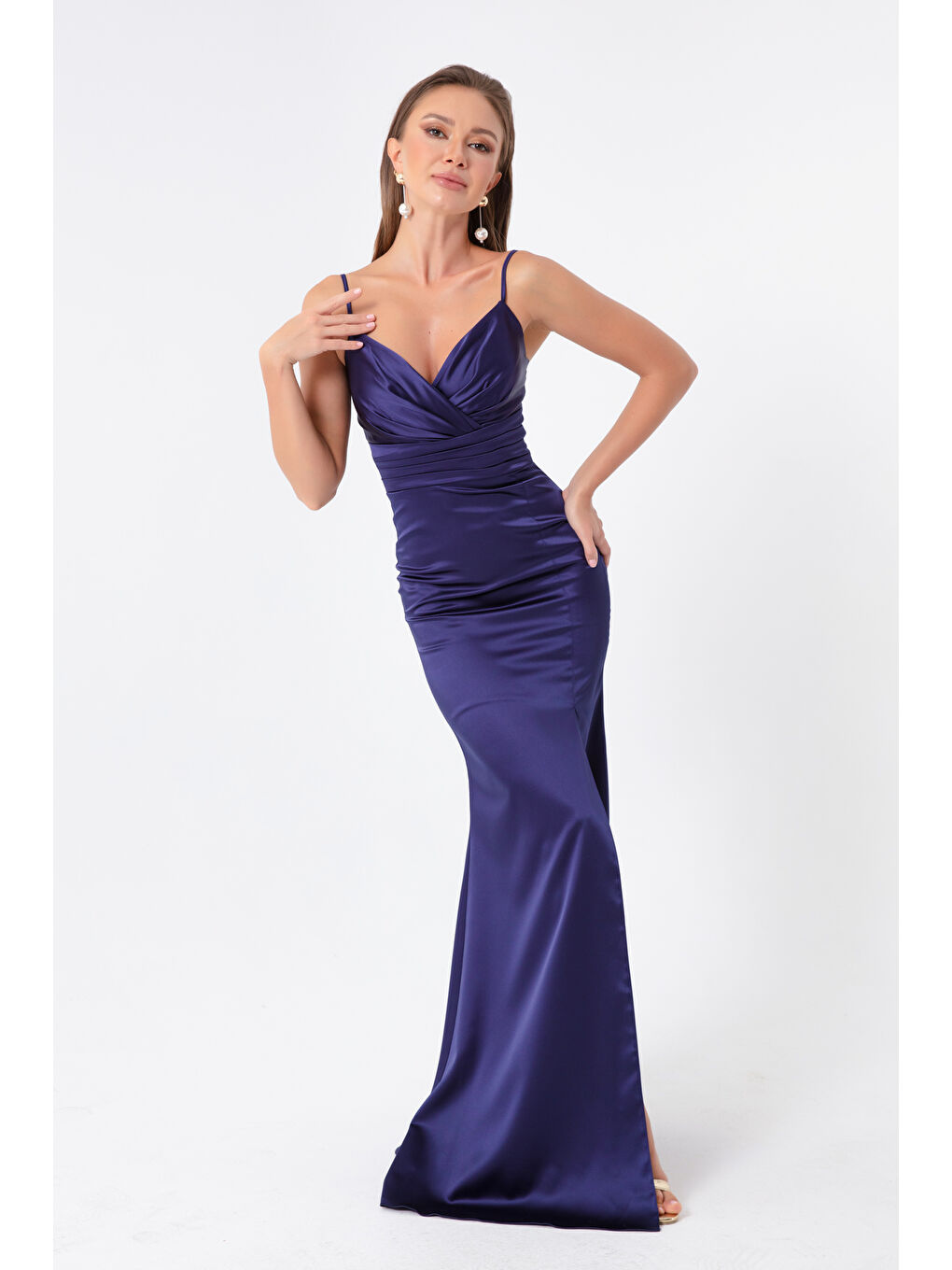 Kadın Lacivert Askılı Yırtmaçlı Uzun Saten Abiye & Mezuniyet Elbisesi-1