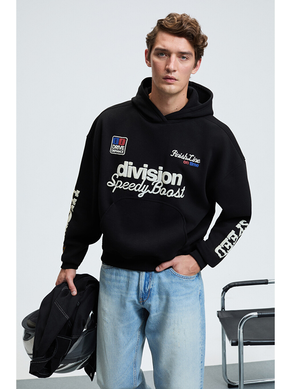 Erkek Kapüşonlu Kanguru Cepli Kolları Ve Sırtı Baskılı Relaxed Fit Siyah Sweatshirt