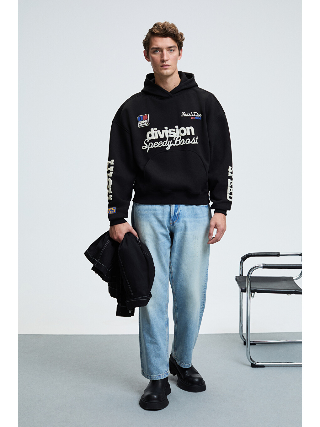 Erkek Kapüşonlu Kanguru Cepli Kolları Ve Sırtı Baskılı Relaxed Fit Siyah Sweatshirt-1