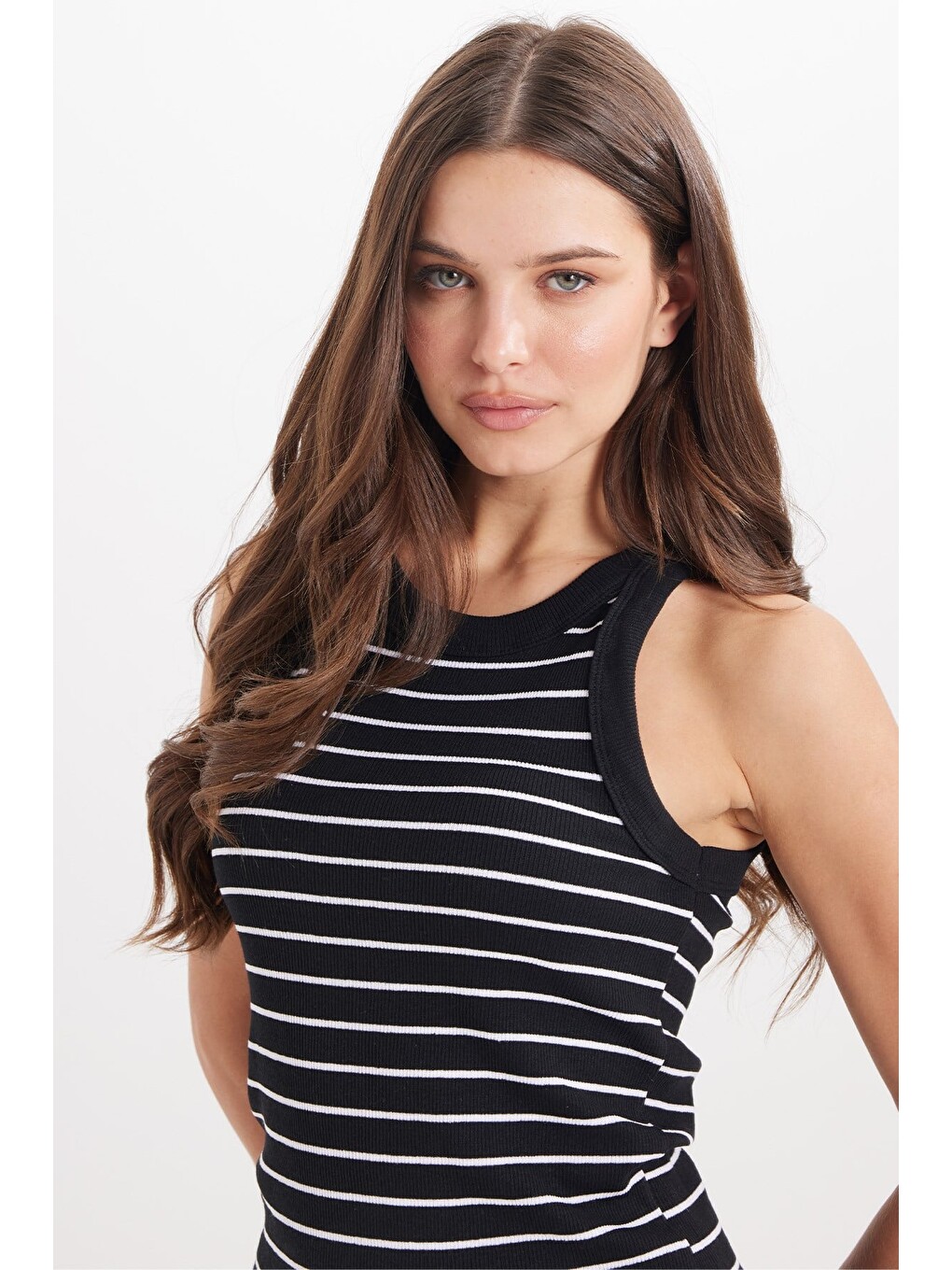 Kadın Slim Fit Dar Kesim Pamuklu Askılı Bisiklet Yaka Çizgili Siyah Crop Atlet-3
