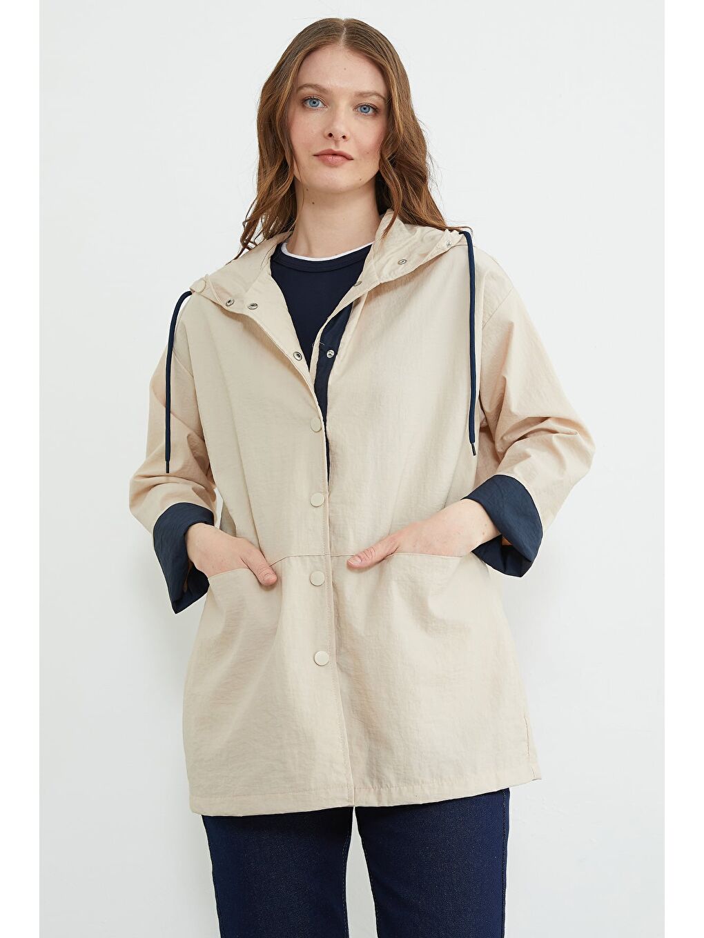Bej Çıtçıtlı Kapüşonlu Paraşüt Kumaş Ceket