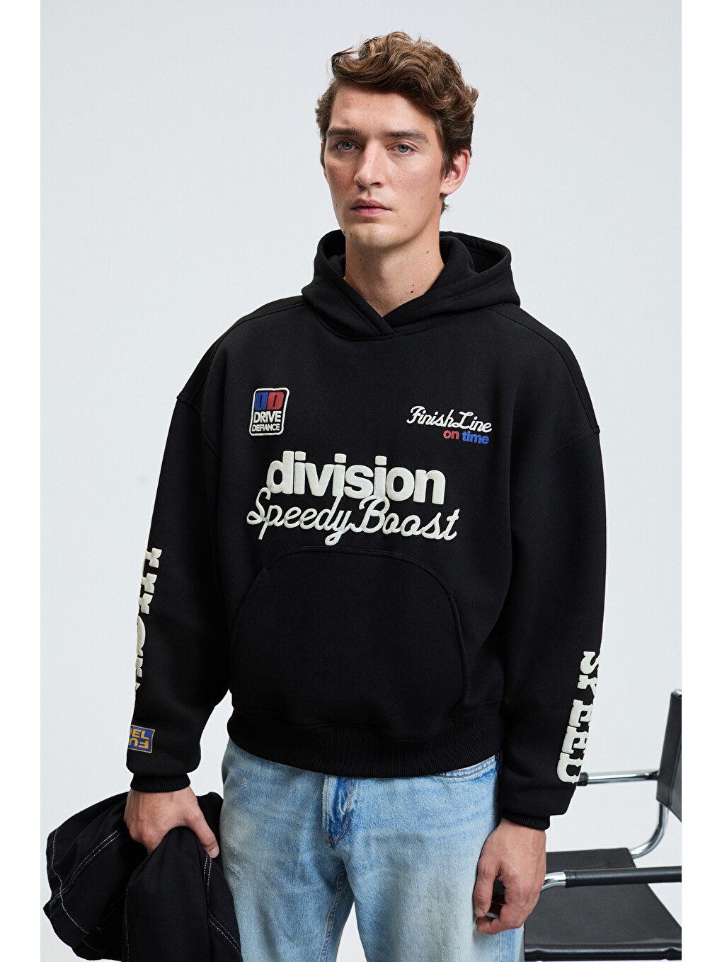 Erkek Kapüşonlu Kanguru Cepli Kolları Ve Sırtı Baskılı Relaxed Fit Siyah Sweatshirt-2