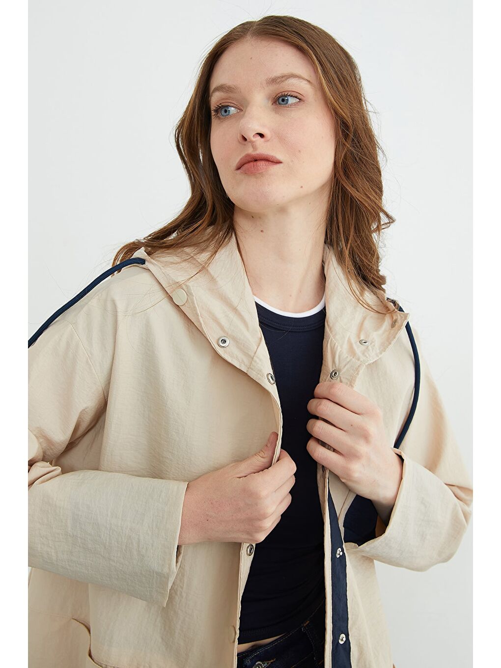 Bej Çıtçıtlı Kapüşonlu Paraşüt Kumaş Ceket-1